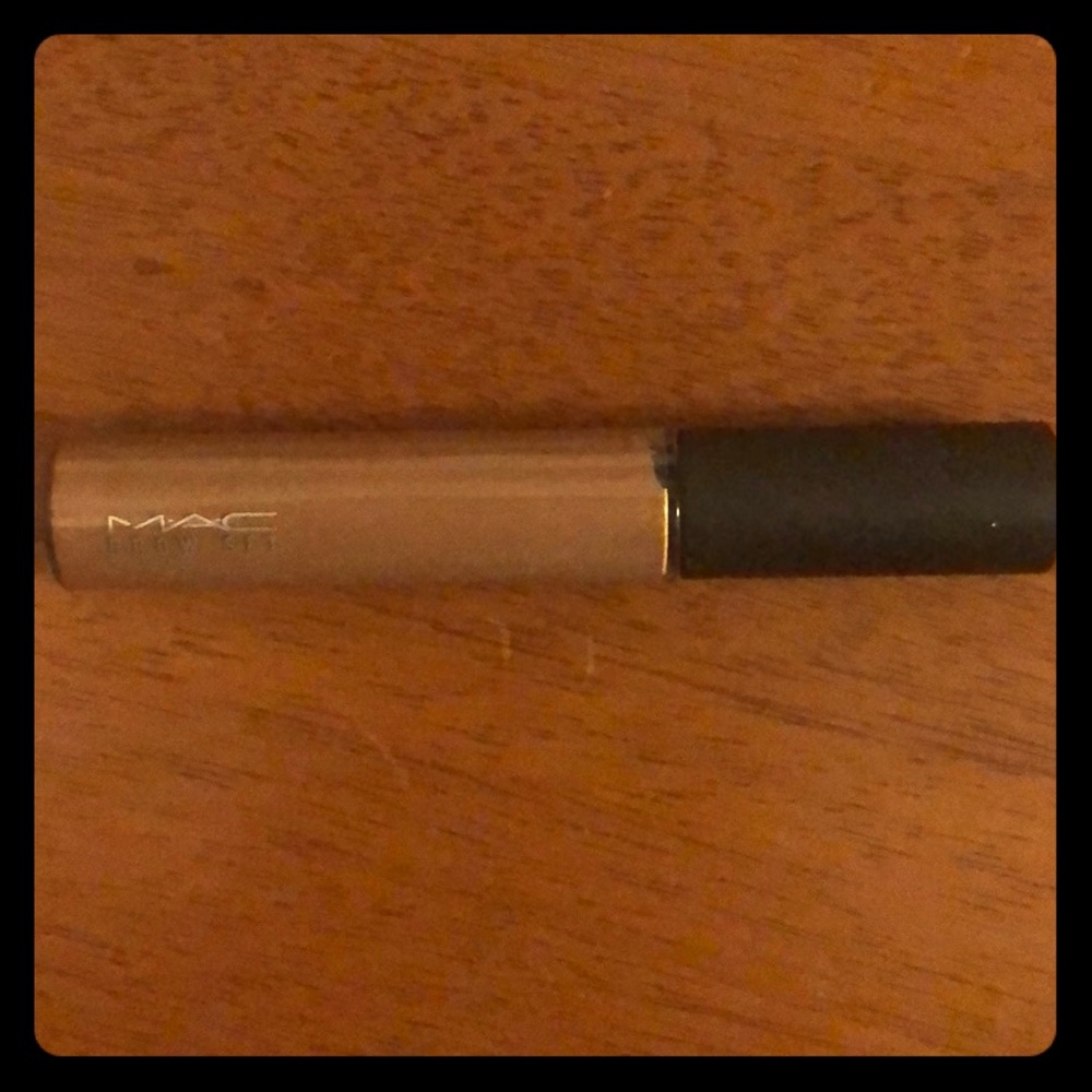 mac brow set in “girl boy”